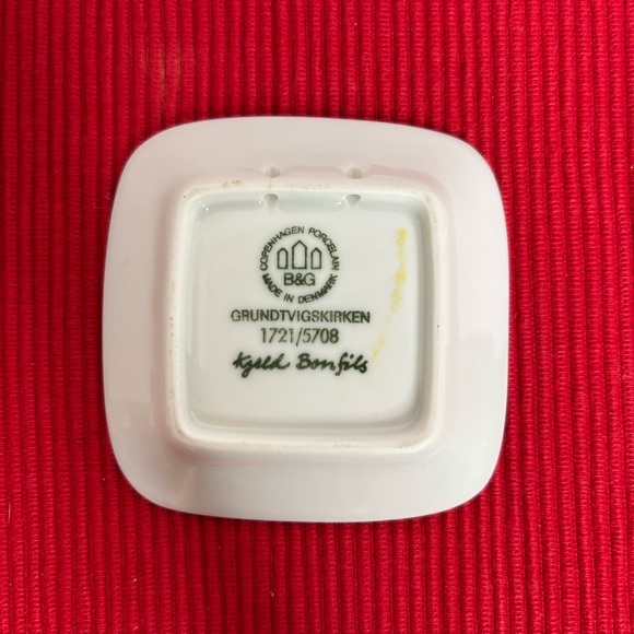Vintage  B&G Denmark Kyrid Bonfile “Grundtvigskirken” plate
1721/5708 - Picture 2 of 4
